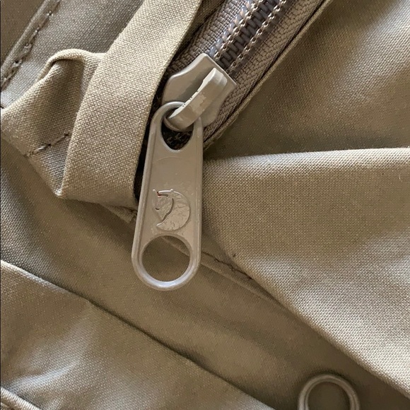 A backpack - Picture 6 of 7